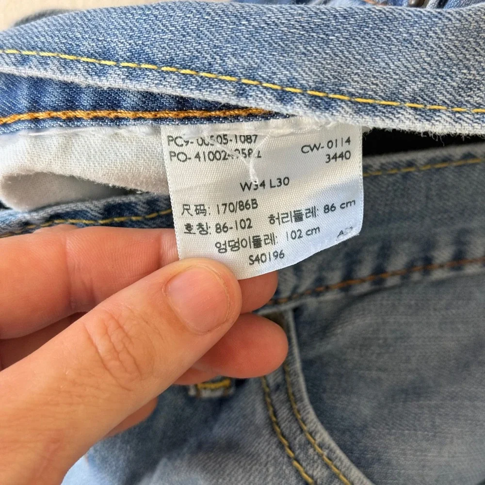 Levis measurements taken
